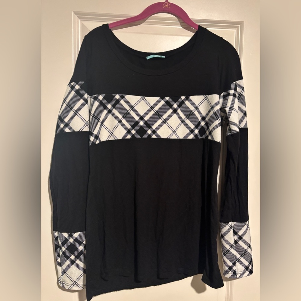 Elegant Black and White Plaid Women's Blouse